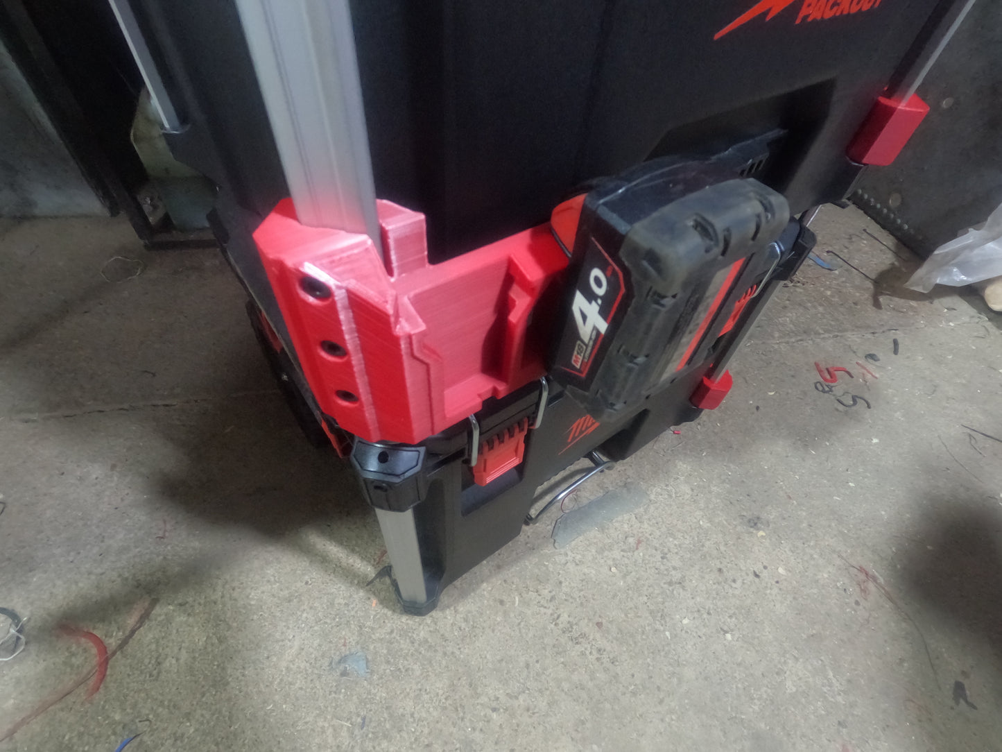 Rail Mount M18 Milwaukee Battery Holder By Louis Hepburn